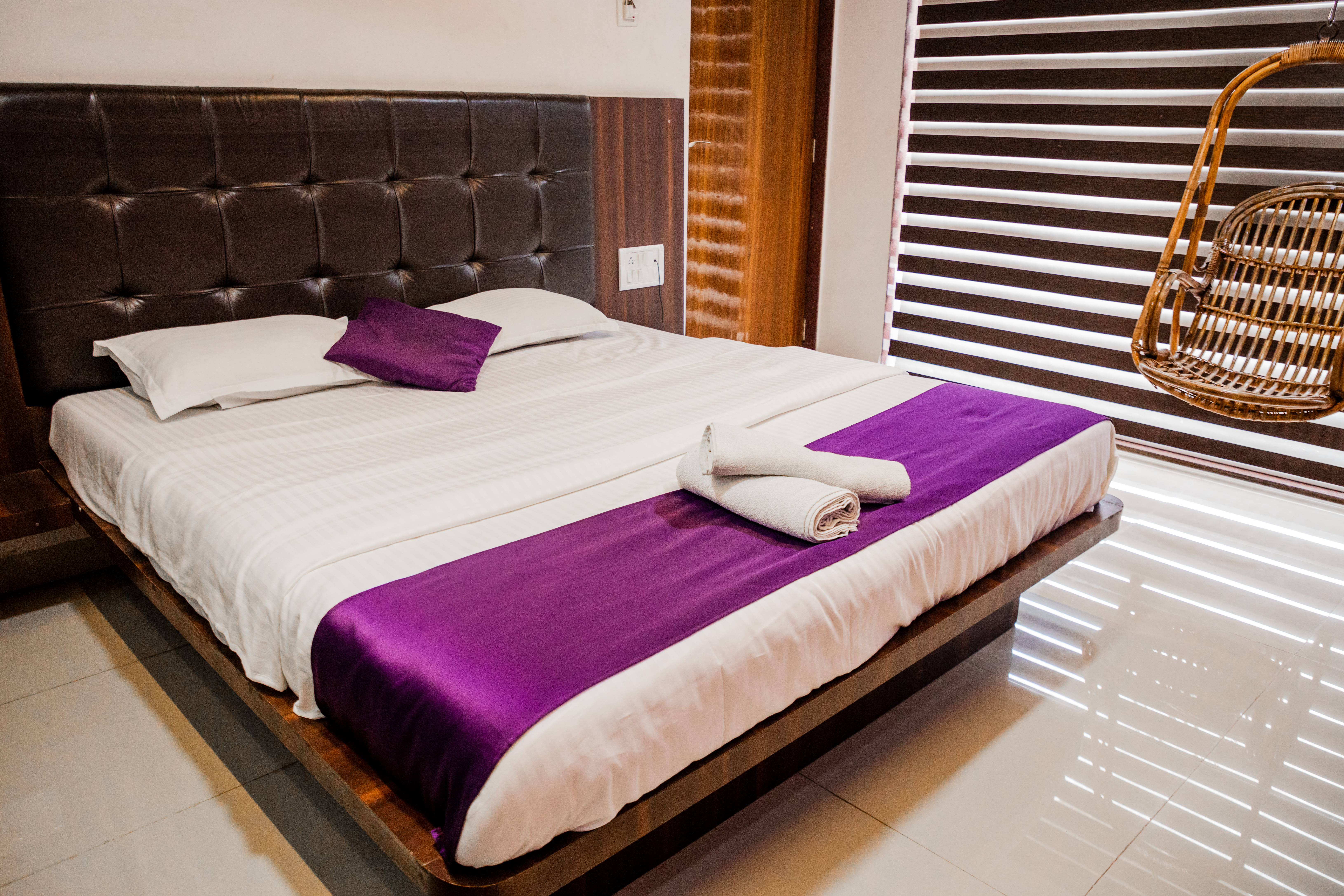 Opulence's resort serve non-veg thali which includes chapati, bhat,seafood discs with salad